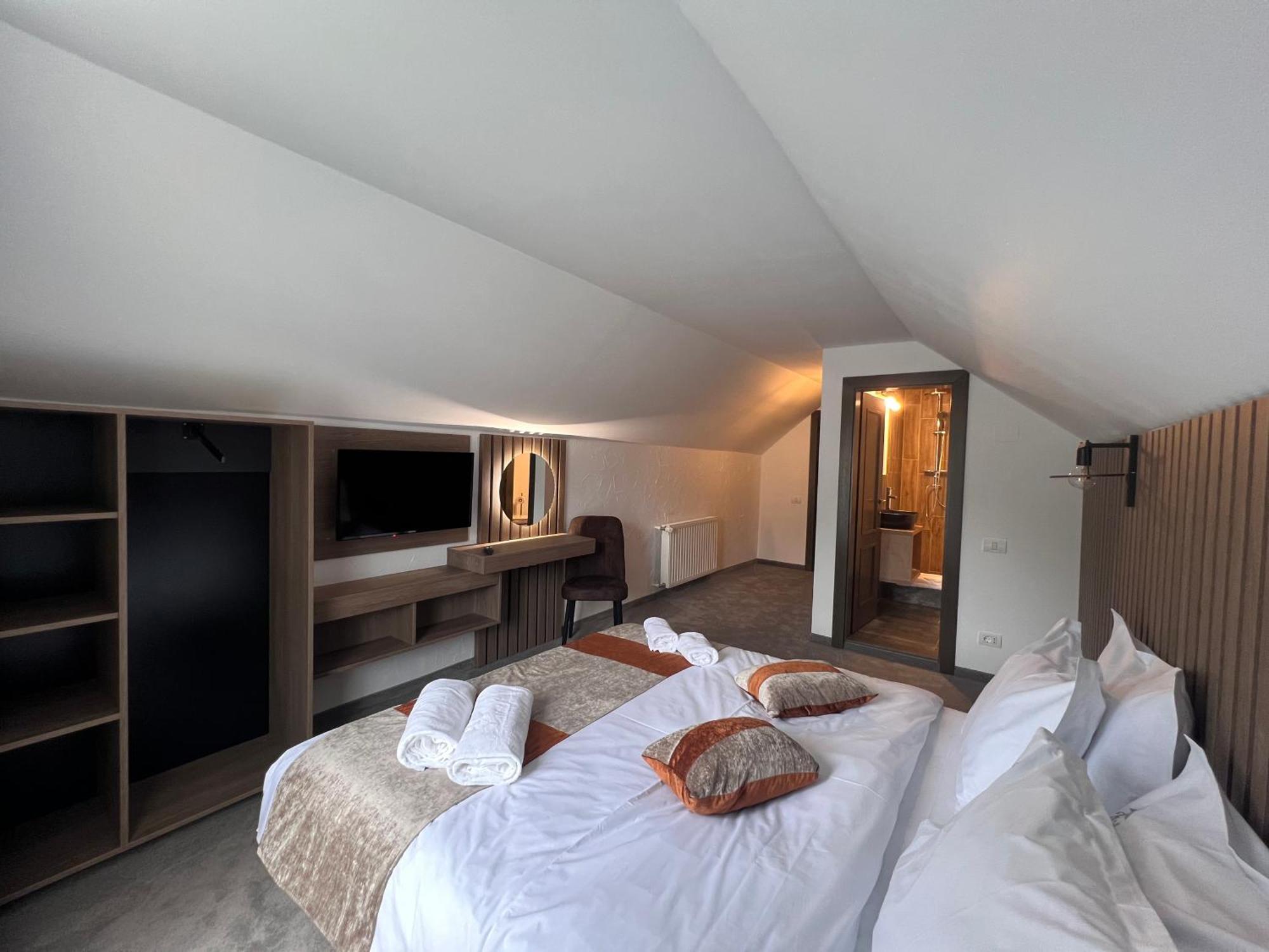 Regina Muntilor A Hotel Моечу де Жос Екстериор снимка